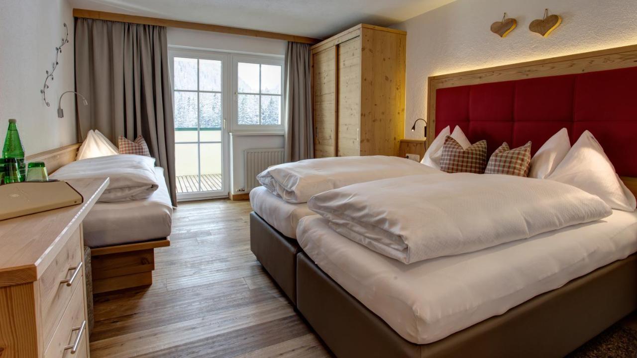 Hotel Garni - Restaurant Kaminstube Санкт-Антон-ам-Арльберг Экстерьер фото