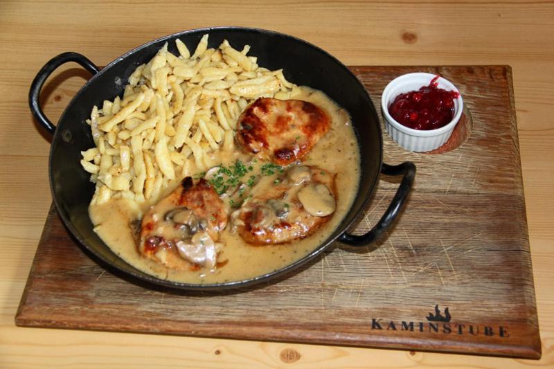 Hotel Garni - Restaurant Kaminstube Санкт-Антон-ам-Арльберг Экстерьер фото