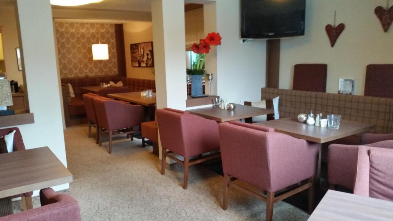 Hotel Garni - Restaurant Kaminstube Санкт-Антон-ам-Арльберг Экстерьер фото