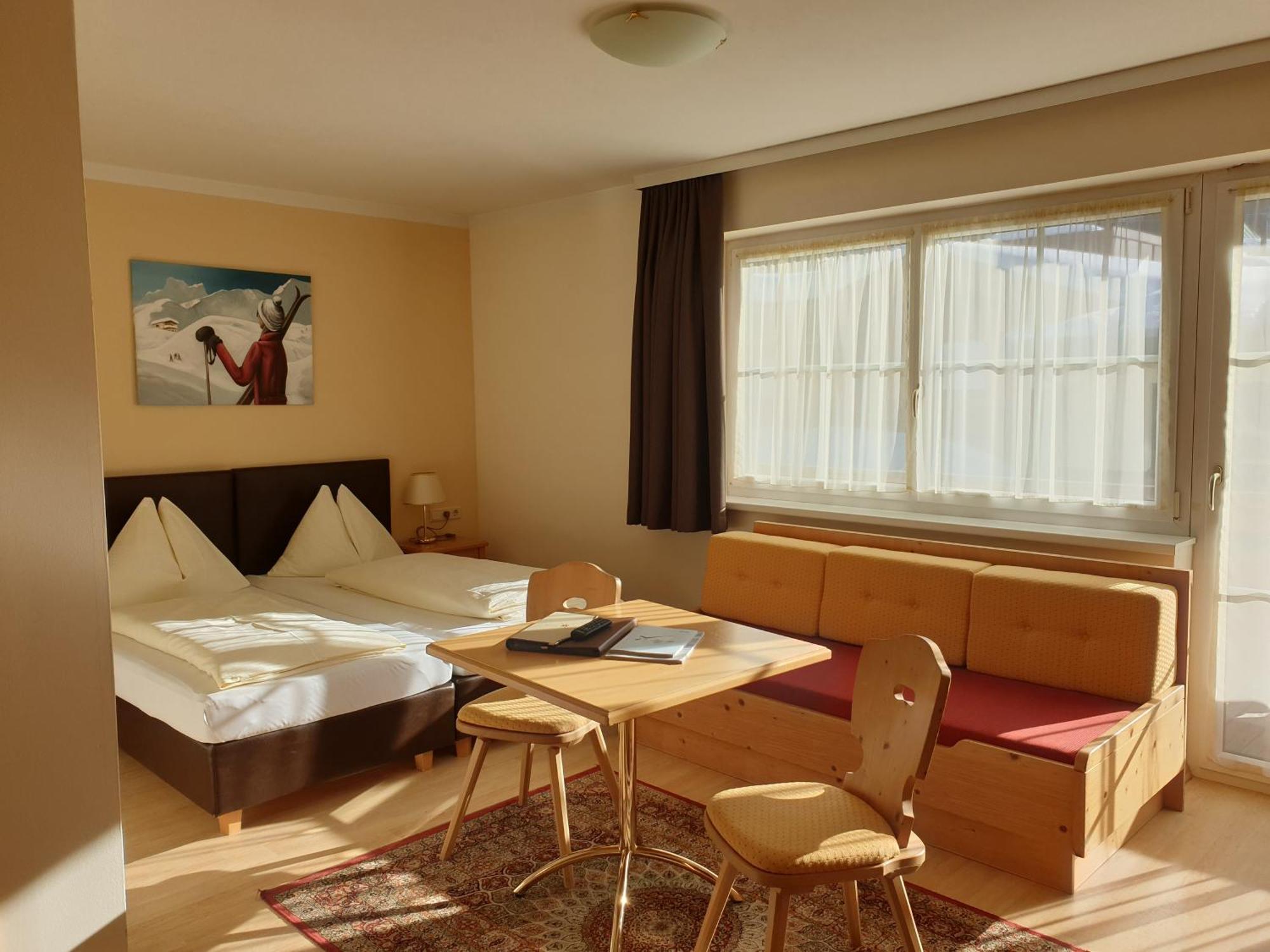 Hotel Garni - Restaurant Kaminstube Санкт-Антон-ам-Арльберг Экстерьер фото