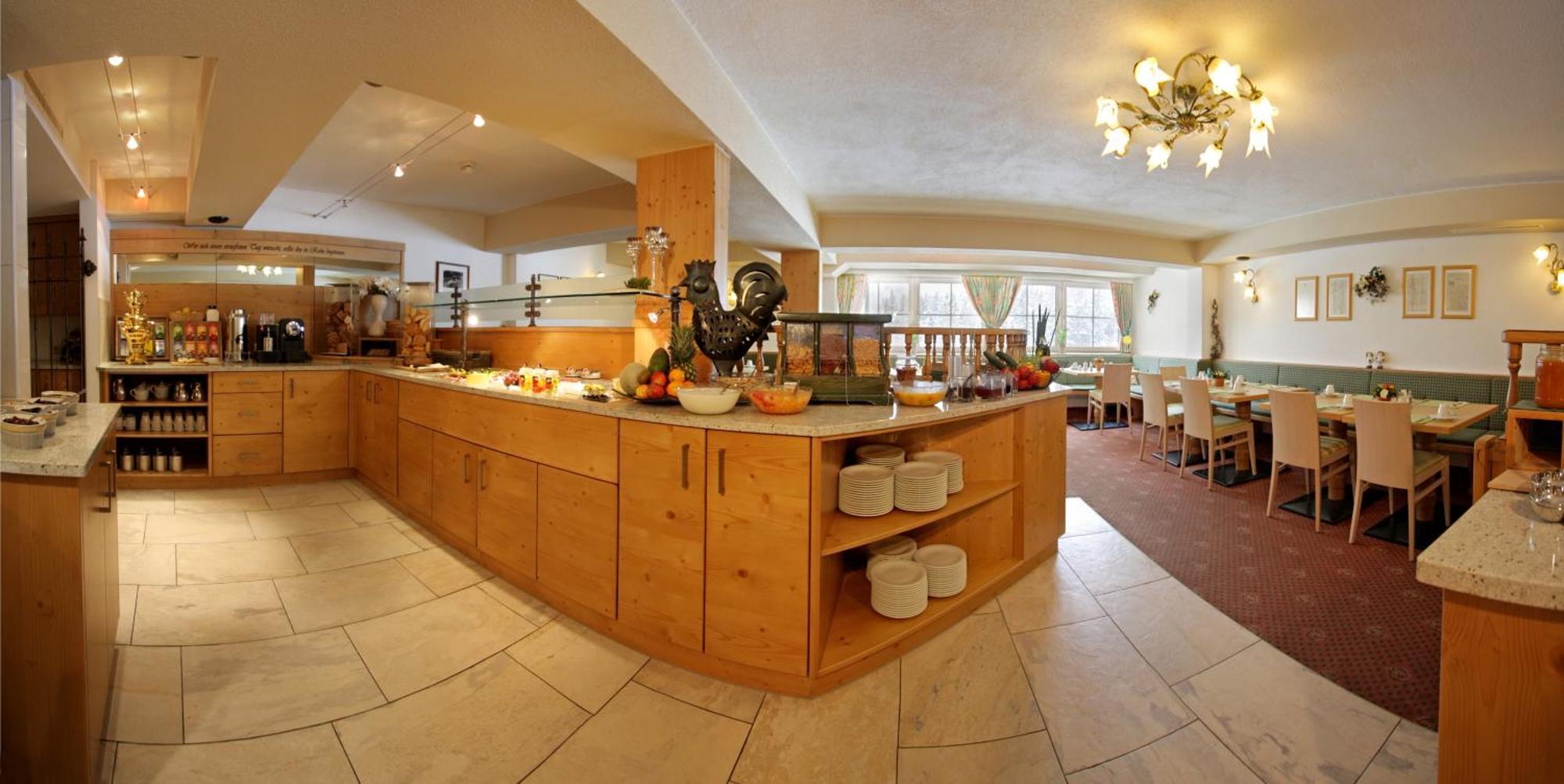 Hotel Garni - Restaurant Kaminstube Санкт-Антон-ам-Арльберг Экстерьер фото