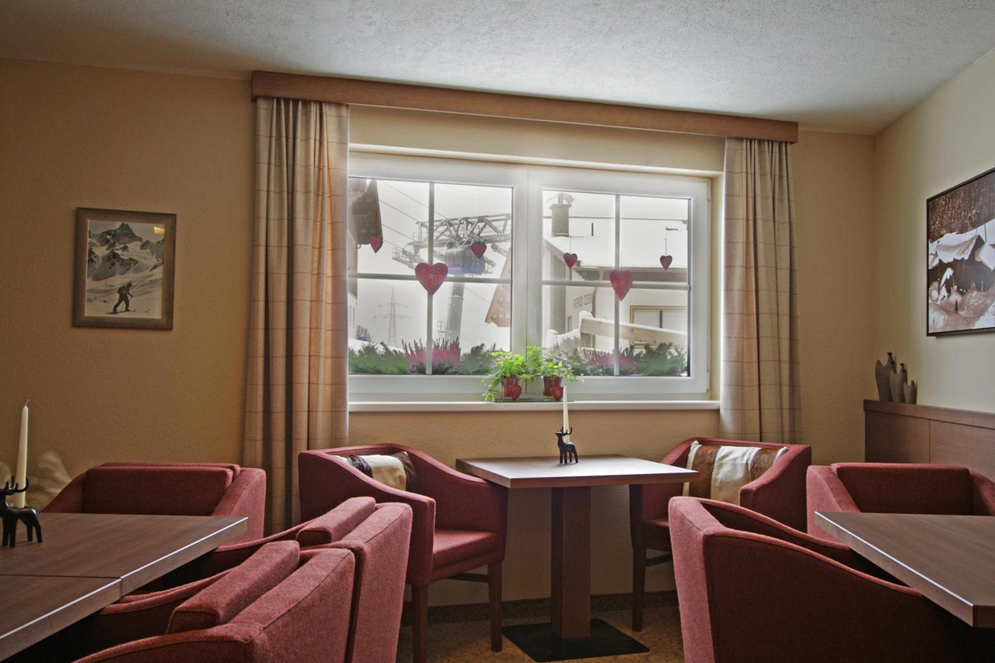 Hotel Garni - Restaurant Kaminstube Санкт-Антон-ам-Арльберг Экстерьер фото