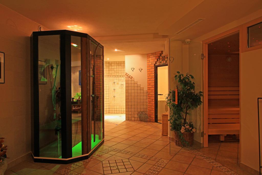 Hotel Garni - Restaurant Kaminstube Санкт-Антон-ам-Арльберг Экстерьер фото