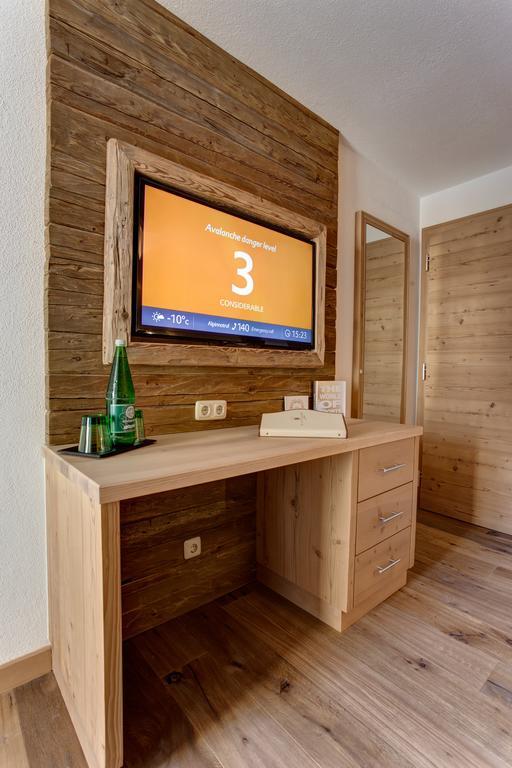 Hotel Garni - Restaurant Kaminstube Санкт-Антон-ам-Арльберг Экстерьер фото