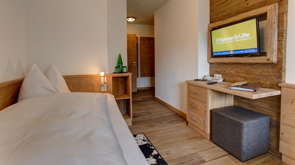 Hotel Garni - Restaurant Kaminstube Санкт-Антон-ам-Арльберг Экстерьер фото