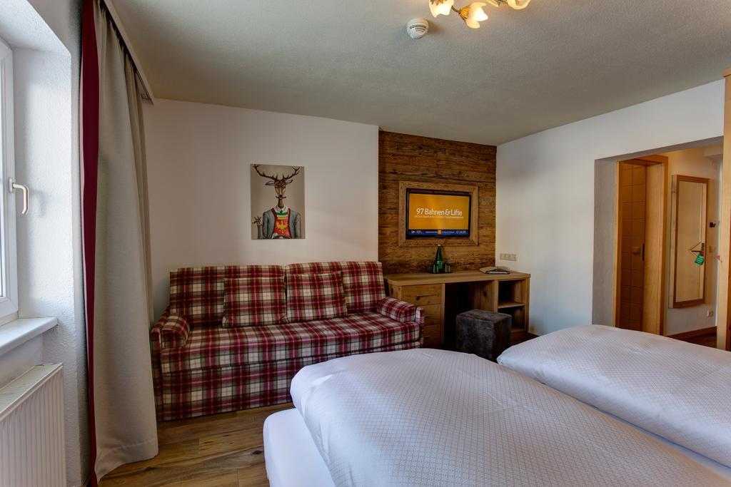Hotel Garni - Restaurant Kaminstube Санкт-Антон-ам-Арльберг Экстерьер фото