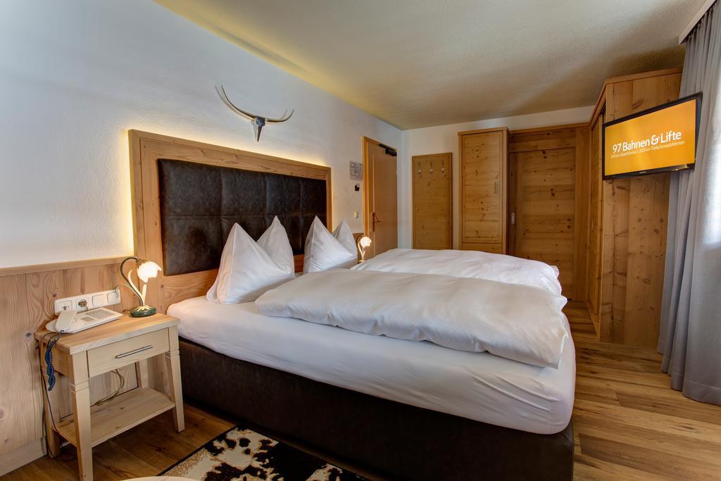 Hotel Garni - Restaurant Kaminstube Санкт-Антон-ам-Арльберг Экстерьер фото