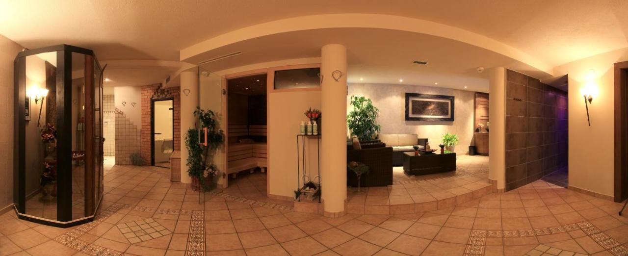 Hotel Garni - Restaurant Kaminstube Санкт-Антон-ам-Арльберг Экстерьер фото